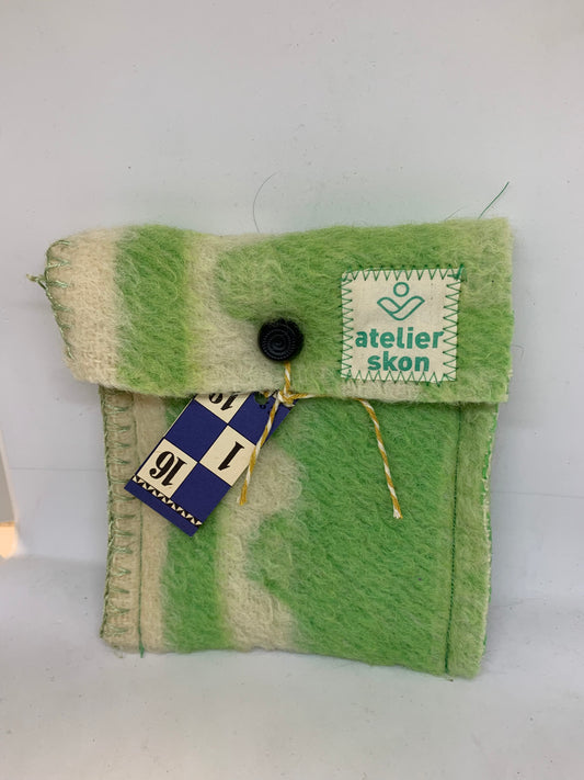 Etui van wollen deken